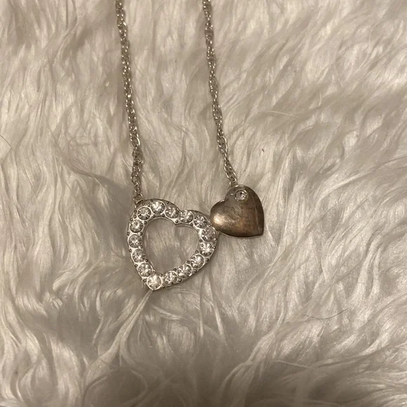 Silver Hearts Necklace 🩶 - Picture 2 of 4
